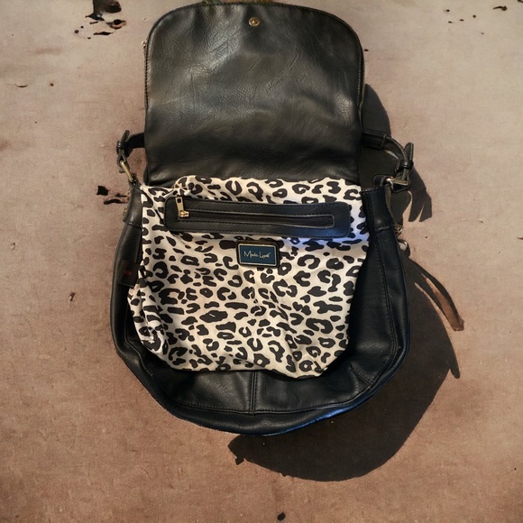 Moda Luxe Faux Leather Zipper Satchel in Black/Gold Hardware. - Picture 6 of 11